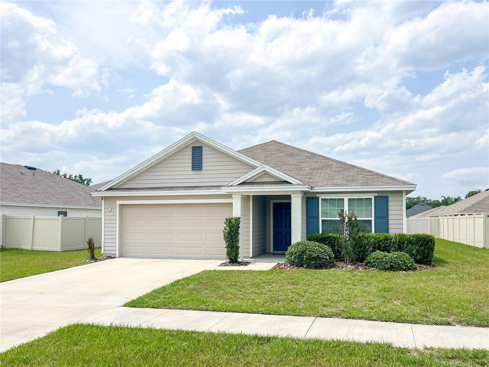 Property Photo: 19140 NW 164th Place FL 32643