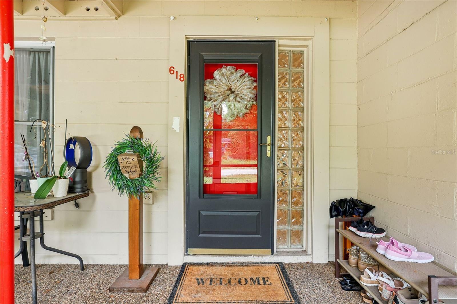 Property Photo: 618 Acapulca Way FL 32714