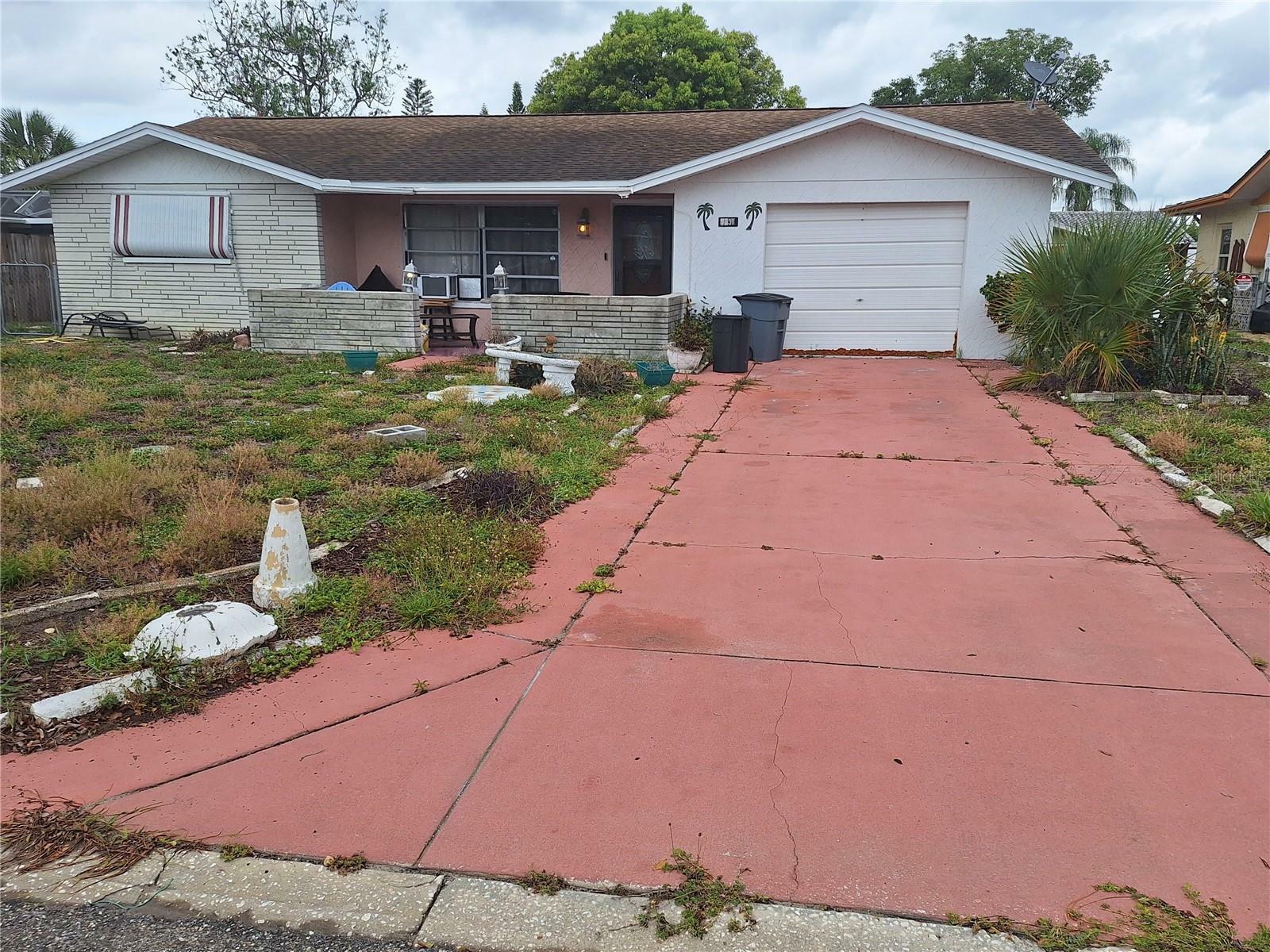 Property Photo: 7631 Briarwood Drive FL 34668