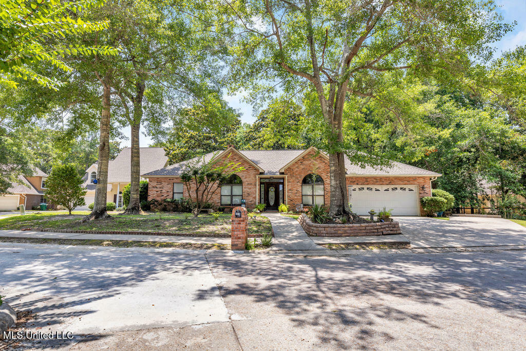 Property Photo: 807 Woodglen Drive Drive MS 39564