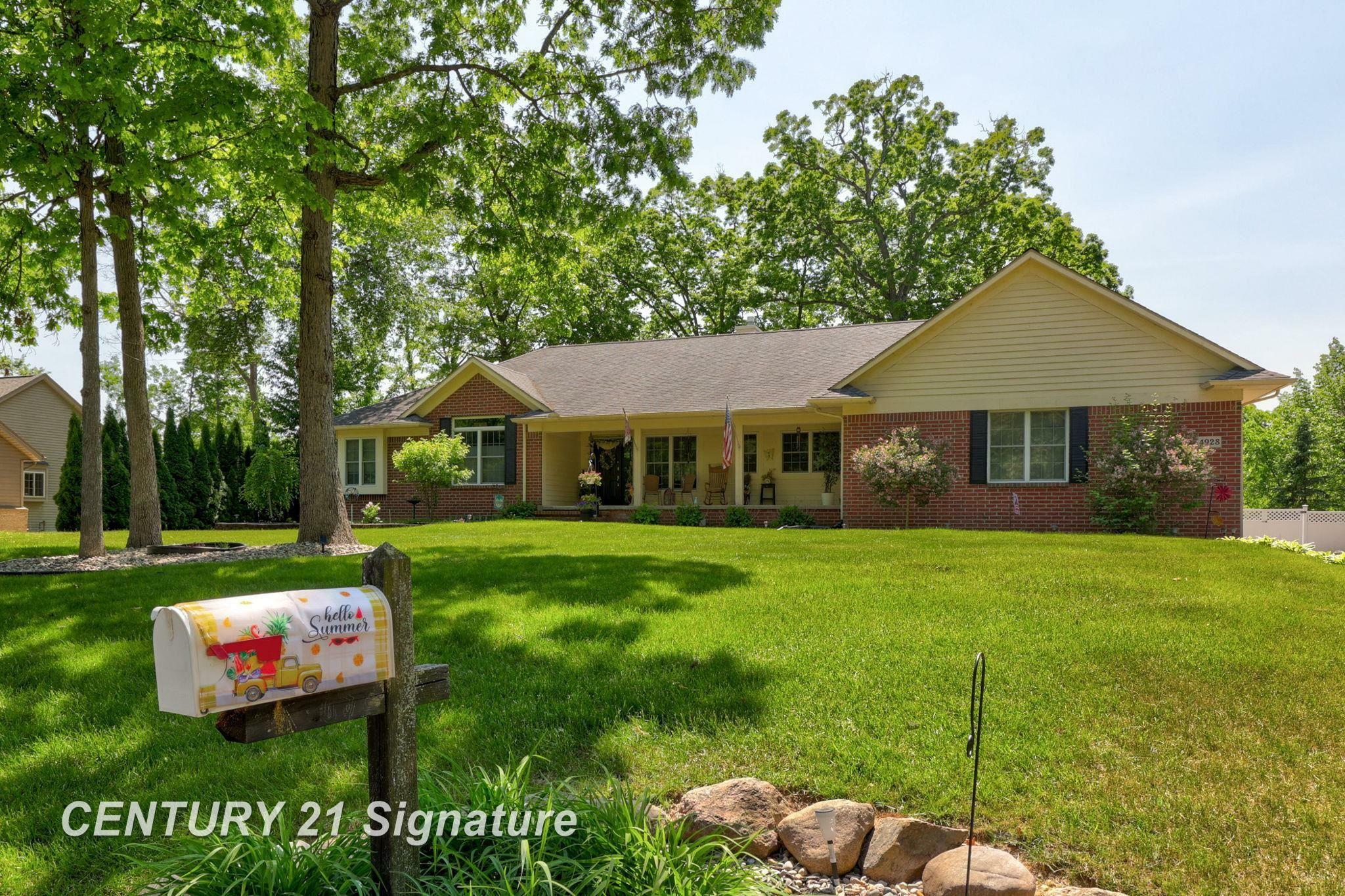 Property Photo: 4928 Paula Avenue MI 48346