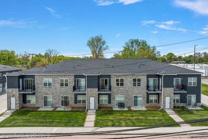 Property Photo: 1241 E Woodward Heights Boulevard MI 48030 1557