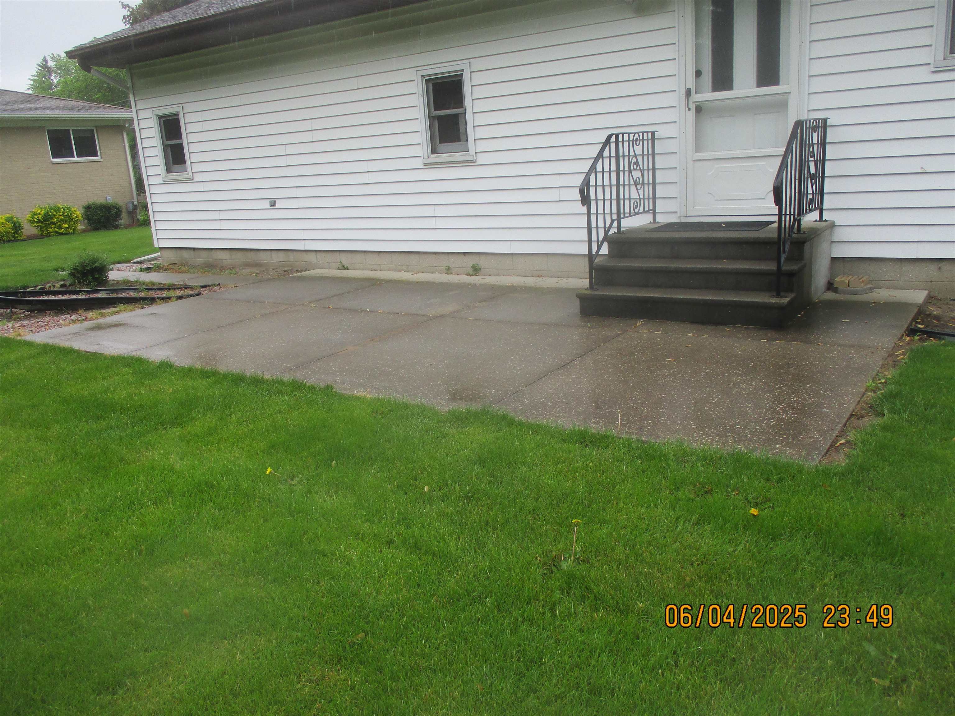 Property Photo: 317 S Lincoln Road MI 48708