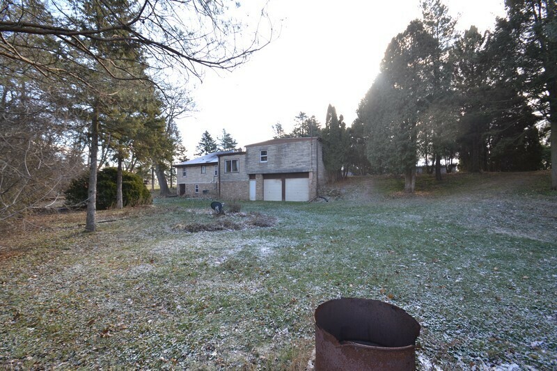Property Photo: 26528 Oakridge Dr WI 53185