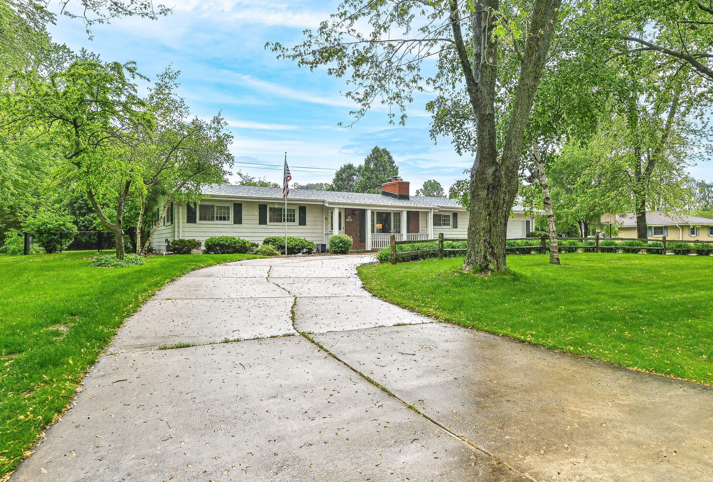 Property Photo: S66w13085 Somerset Dr WI 53150