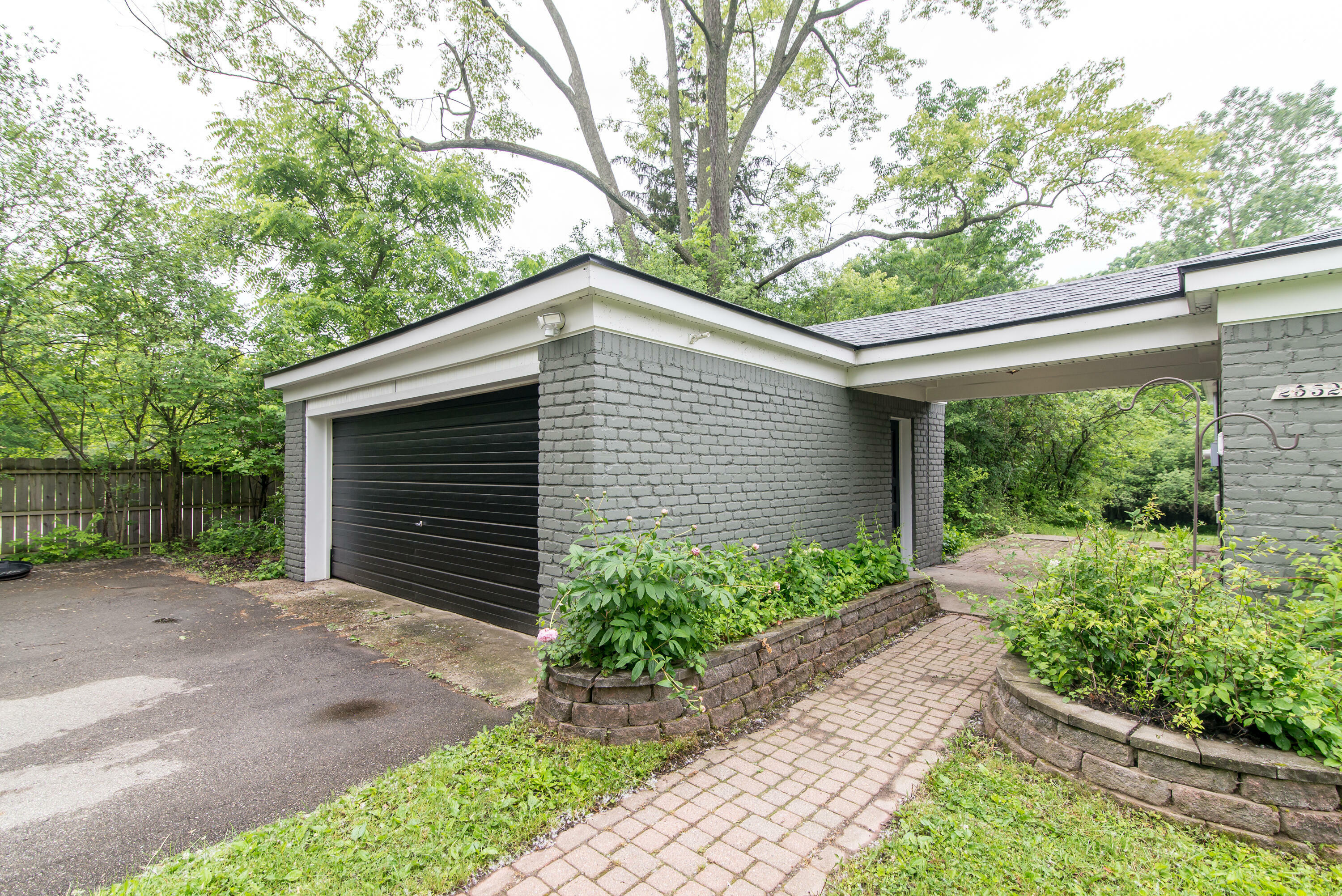 Property Photo: 25525 Edgemont Drive MI 48033