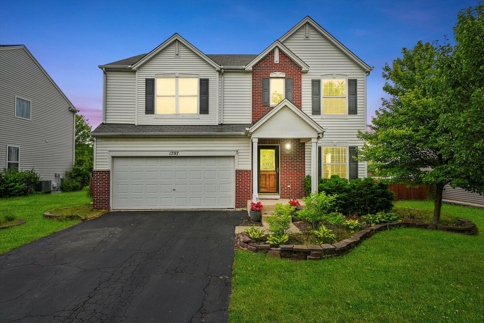 Property Photo: 1707 Cascade Ridge Drive IL 60586