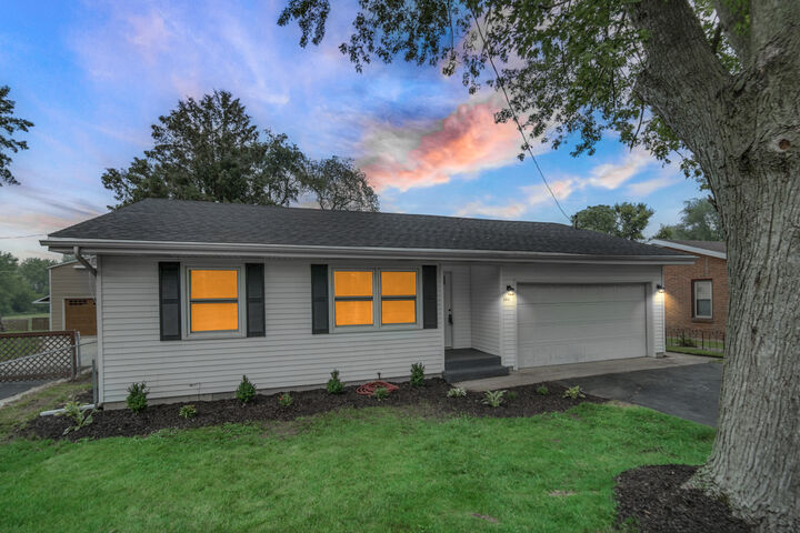 Property Photo: 6441 E Flora Street IL 60901