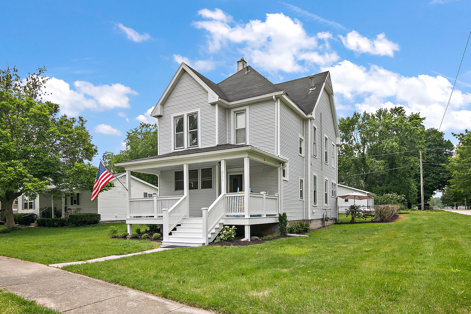 Property Photo: 211 N Maple Street IL 60940