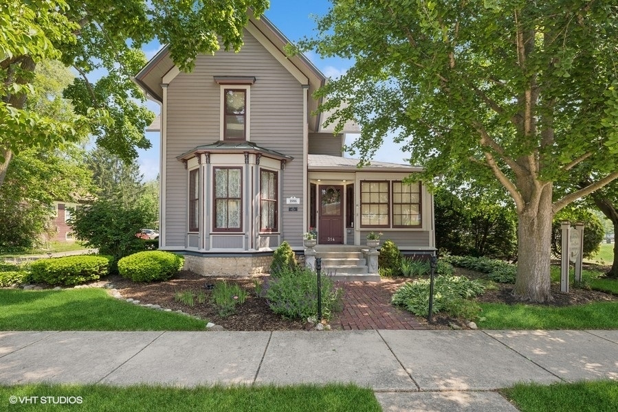 Property Photo:  314 Washington Street  IL 60102 