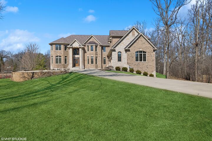 Property Photo:  7 Preston Court  IL 60069 