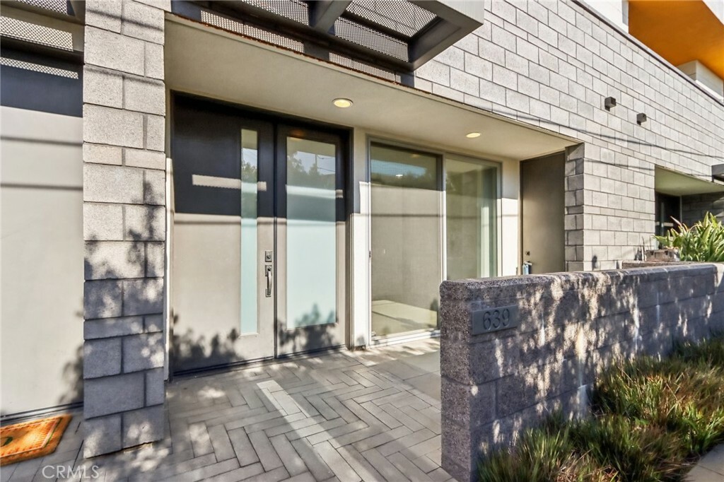 639 Channel Way  Costa Mesa CA 92627 photo