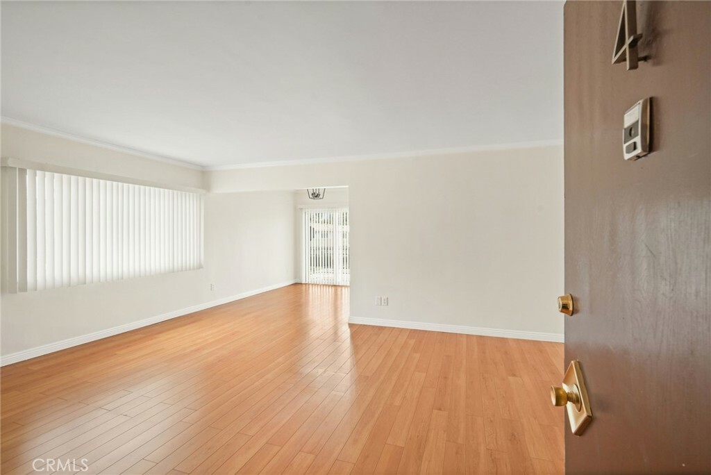 Property Photo: 12953 Moorpark Street 4 CA 91604