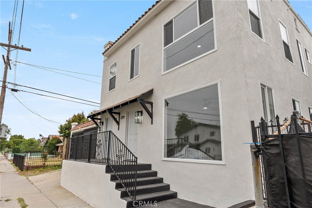 Property Photo: 1209 W 40th Place CA 90037