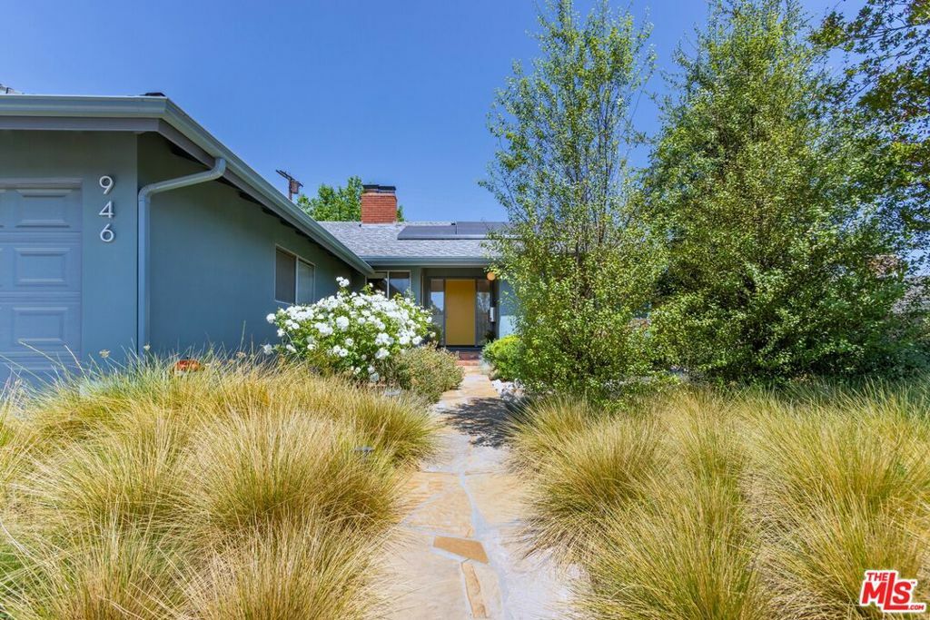 Property Photo: 946 Larker Avenue CA 90042