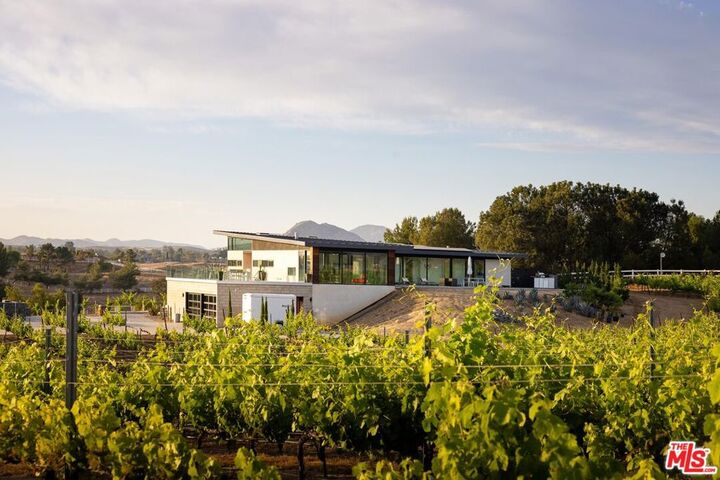 Property Photo:  36453 Via El Pais Bonita  CA 92592 