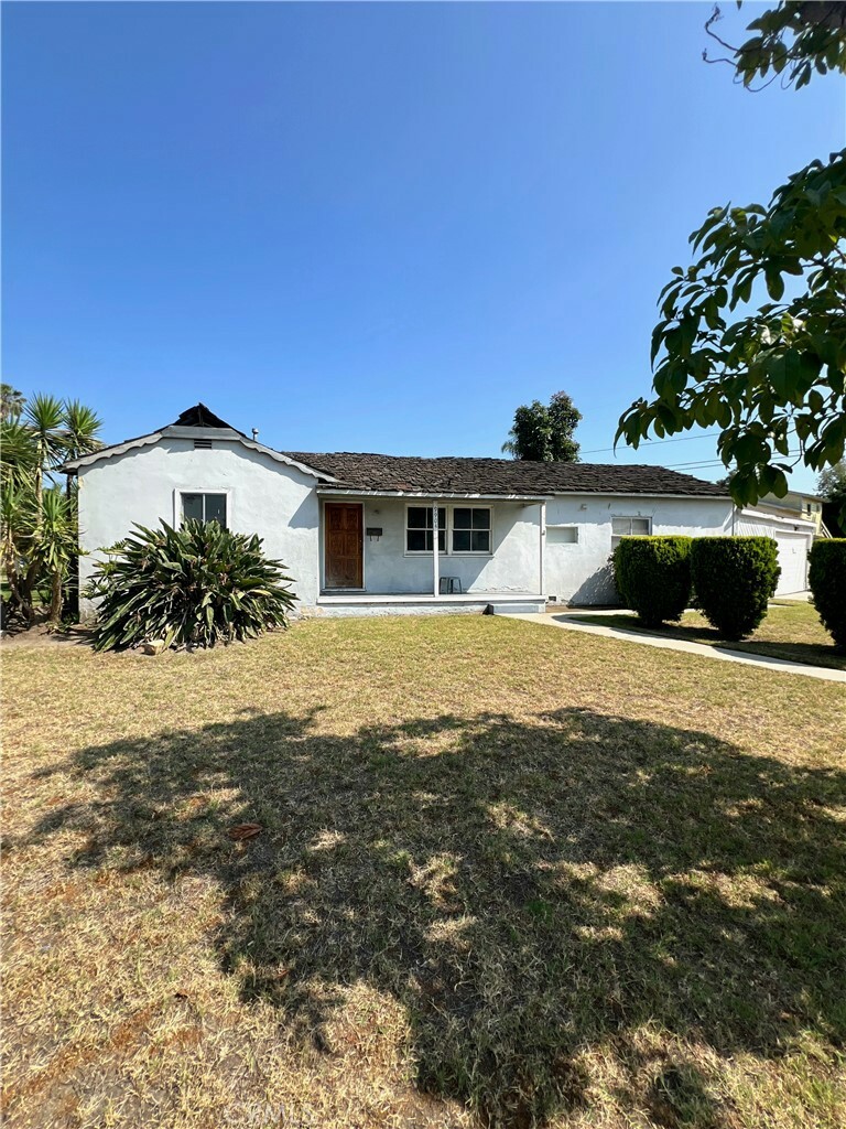 Property Photo: 9904 Rives Avenue CA 90240