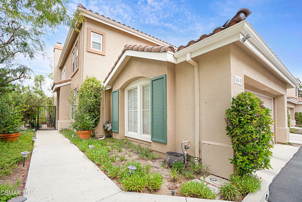 Property Photo: 545 Lorabel Way D CA 93065