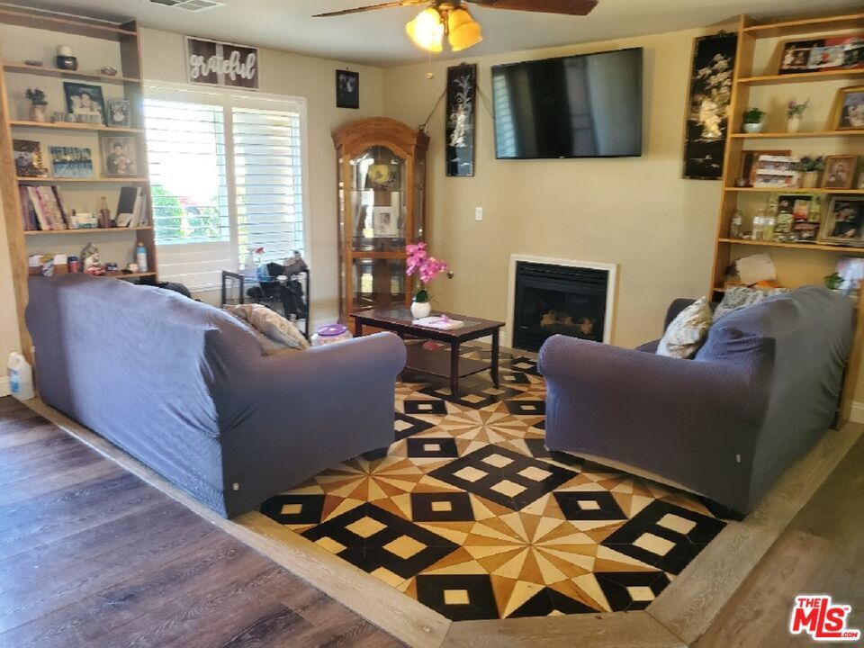 Property Photo:  527 Shady Meadow Court  CA 93308 