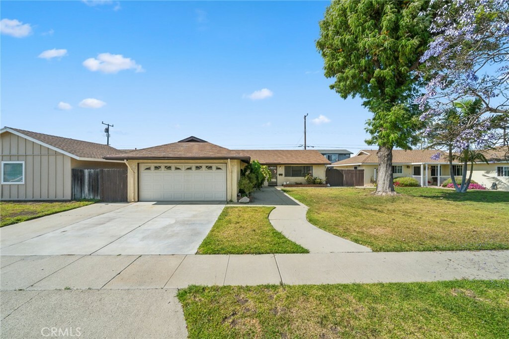 Property Photo: 5931 Frontier Circle CA 92647