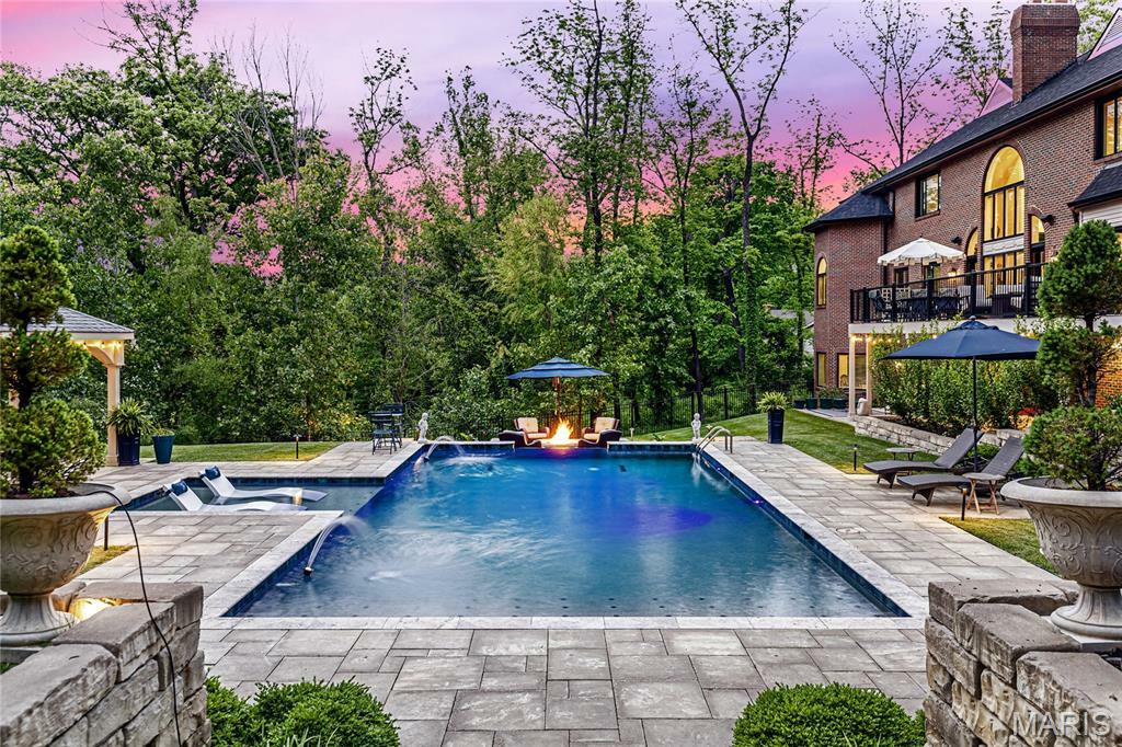 Property Photo: 11 Lake Forest Court W MO 63301
