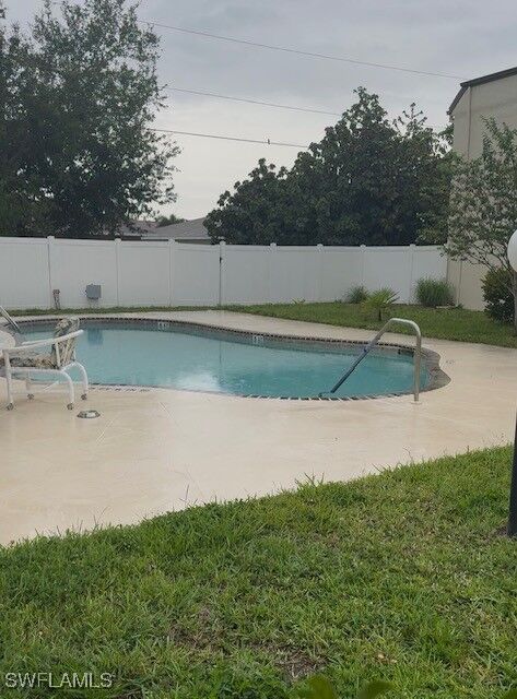 Property Photo:  3911 Country Club Boulevard 102  FL 33904 