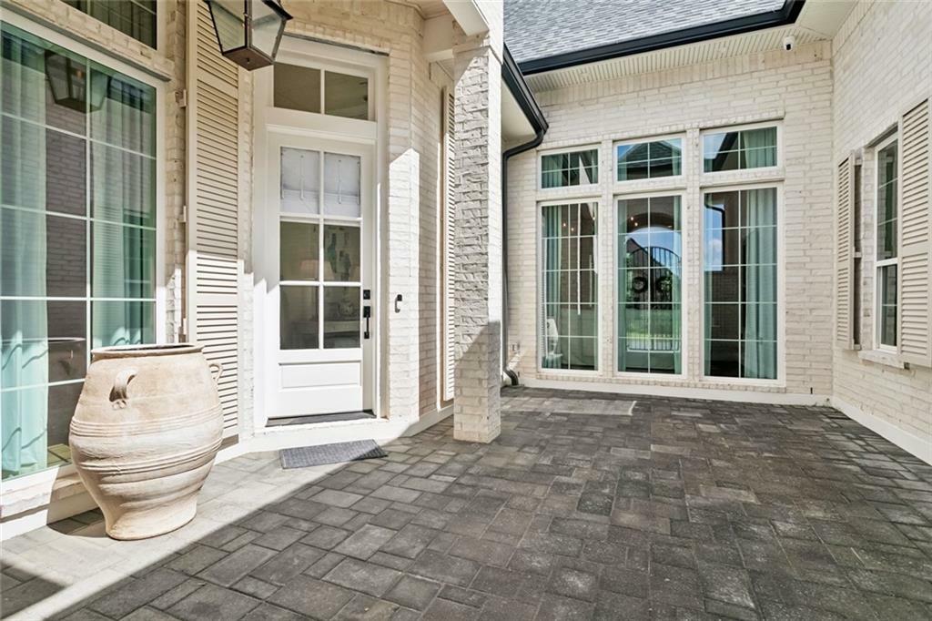 Property Photo: 516 N Corniche Du Lac LA 70433