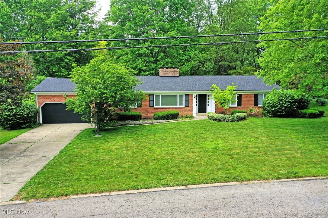 8615 Squirrel Hill Drive NE  Warren OH 44484 photo