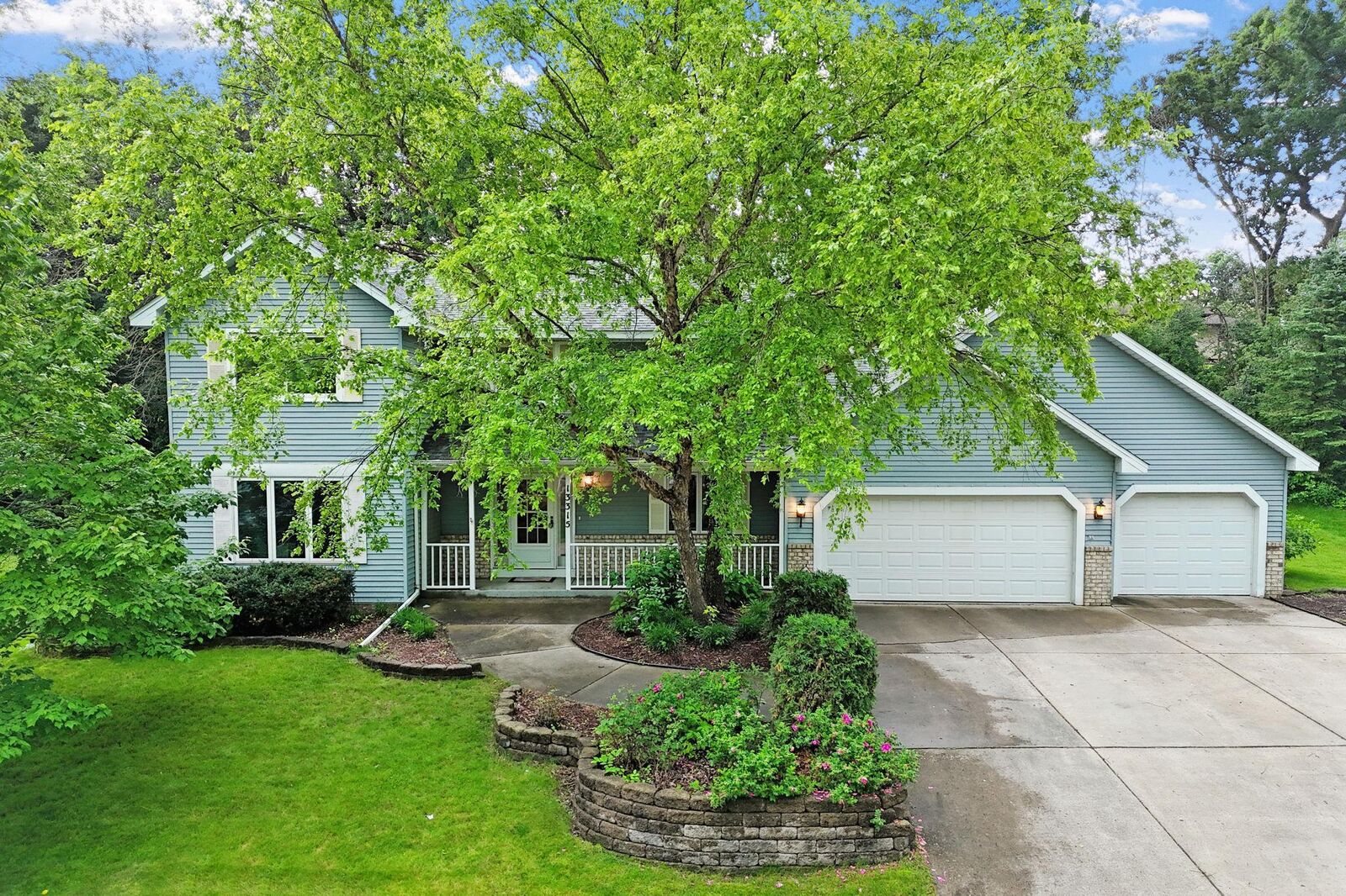 Property Photo:  13315 35th Avenue N  MN 55441 