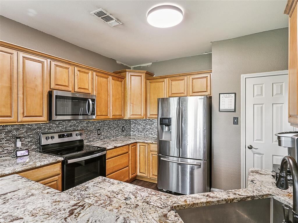 Property Photo: 157 Castleridge Drive B TX 75068