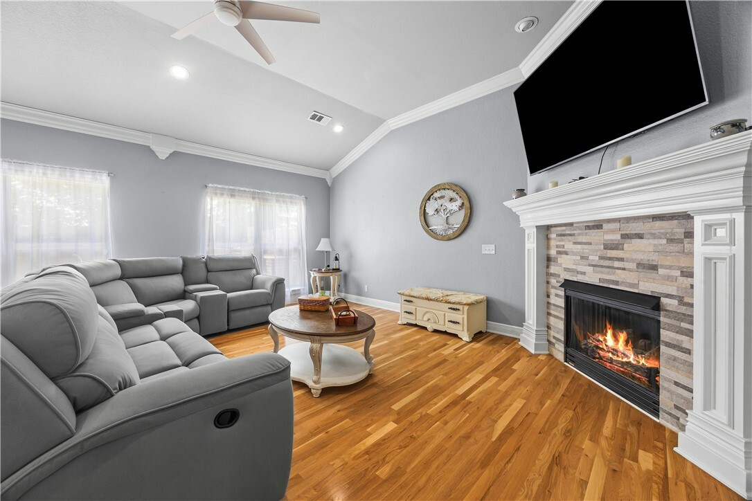 Property Photo: 6645 Valley View Road AR 72758