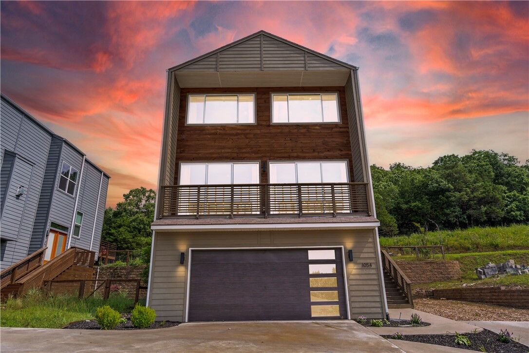 Property Photo:  1054 E Huntsville Road  AR 72701 