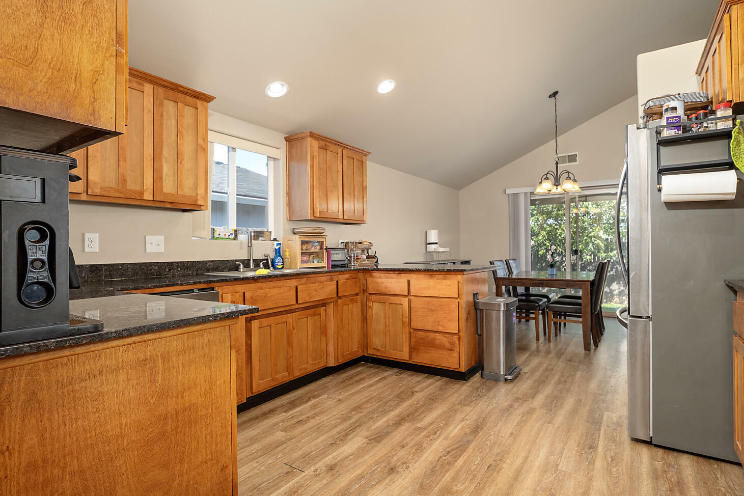 Property Photo: 1157 Peachwood Court OR 97501