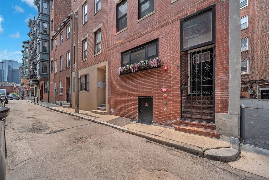 Property Photo: 5 Garden Ct 3 MA 02113