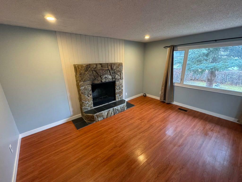 Property Photo:  3925 45 Street  AB T4N 1J7 