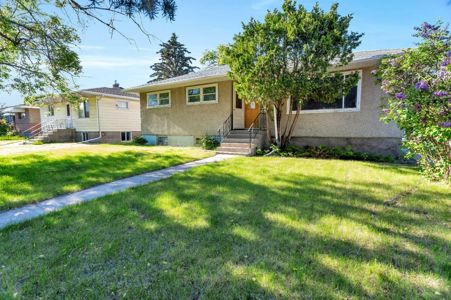 Property Photo:  5110 44 Street  AB T4N 1J1 