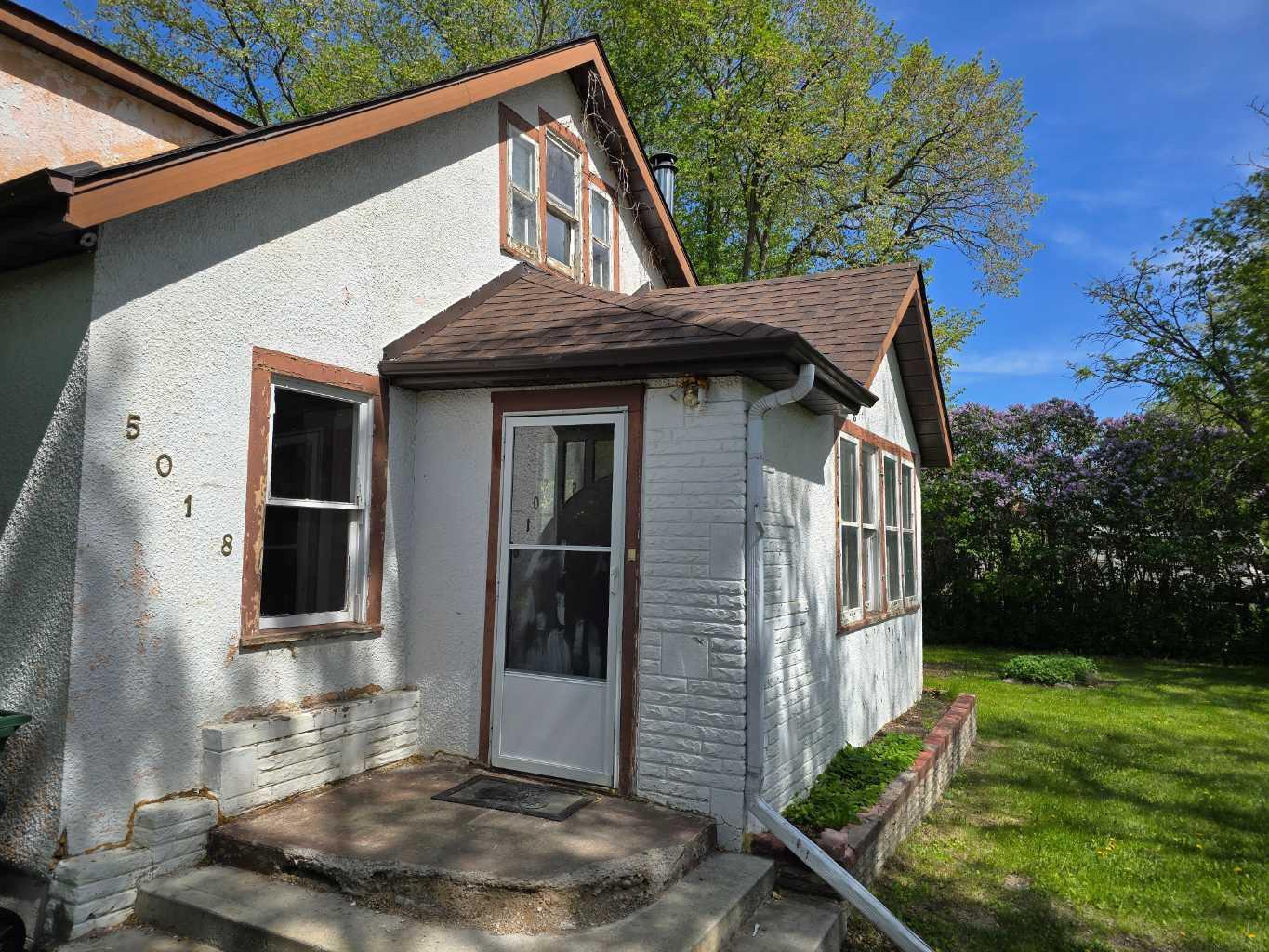 Property Photo: 5018 56 Avenue AB T4J 1G7