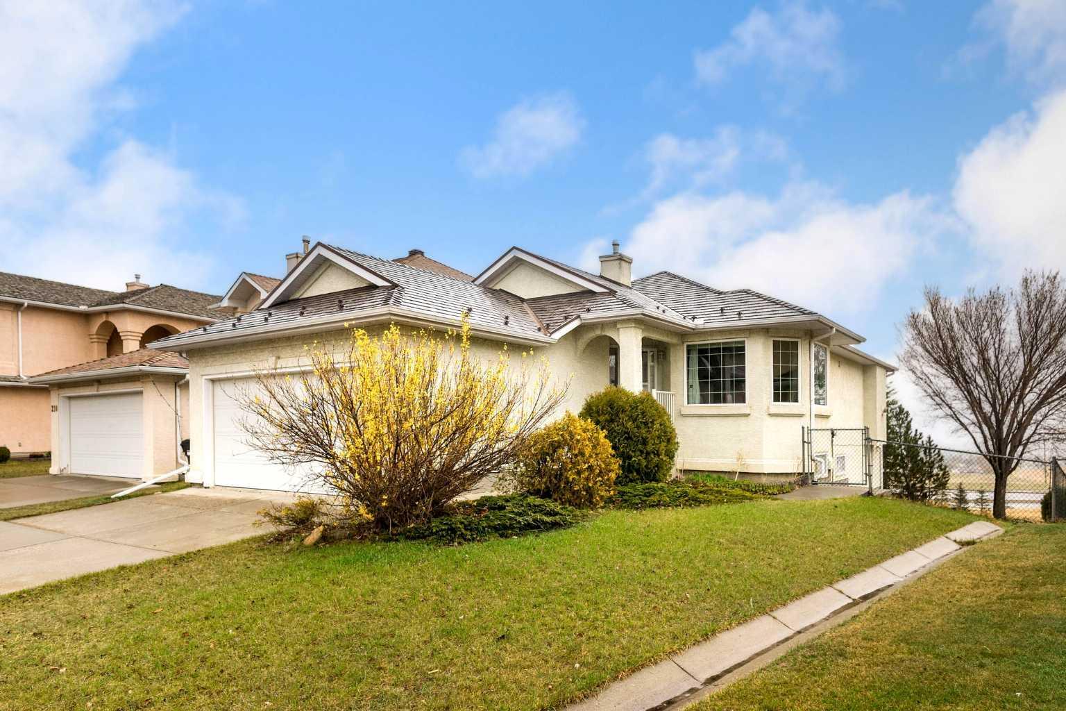 Property Photo: 212 Hampstead Gardens NW AB T3A 5Y6