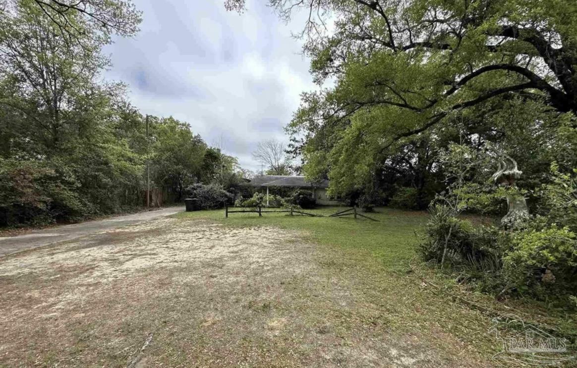 Property Photo: 6913 W Jackson St FL 32506