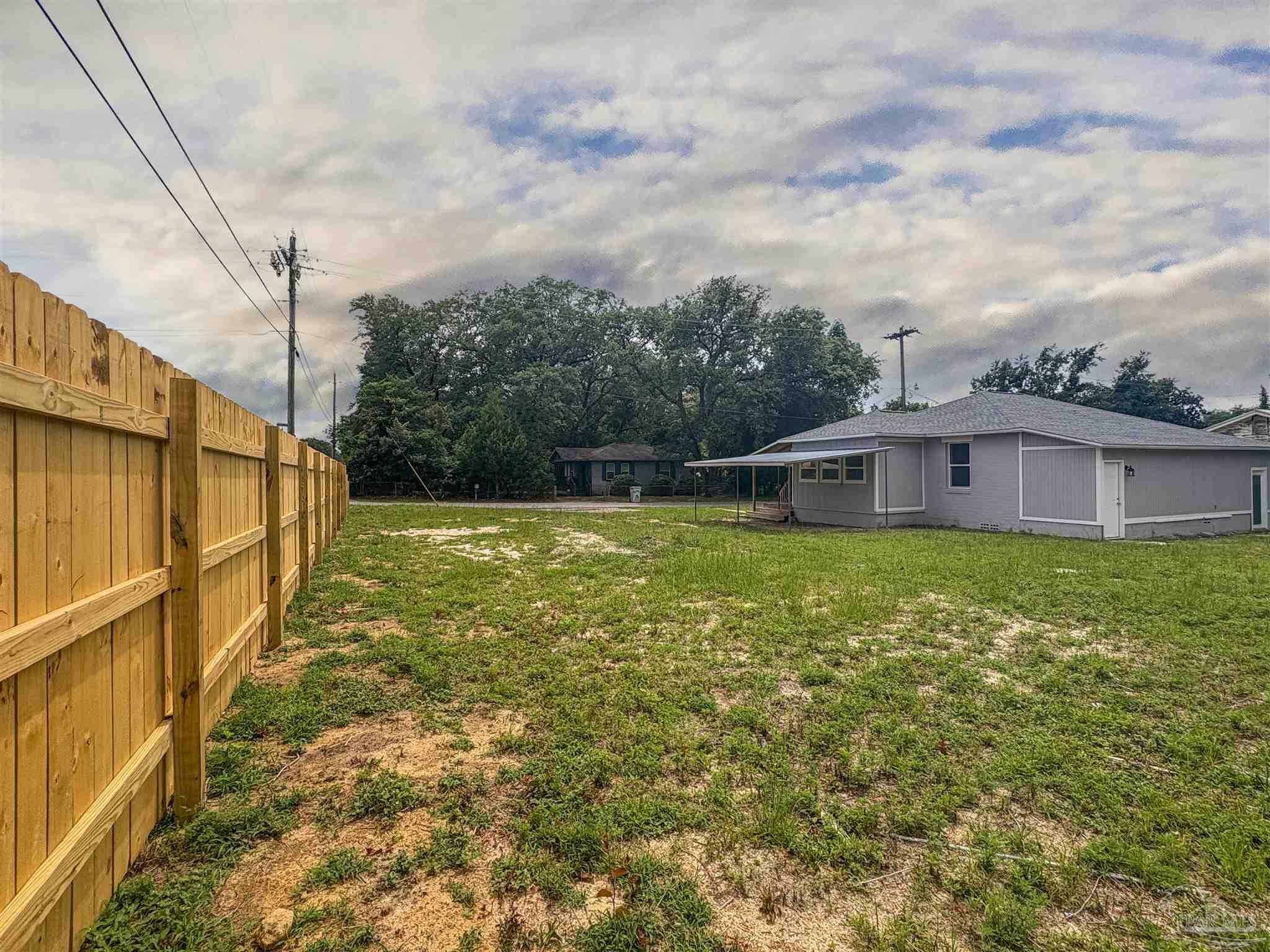 Property Photo:  7196 Gillespie Rd  FL 32583 