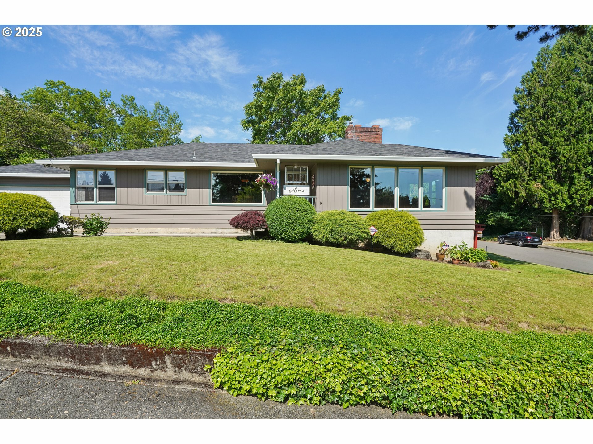 Property Photo:  11731 SE 35th Ave  OR 97222 