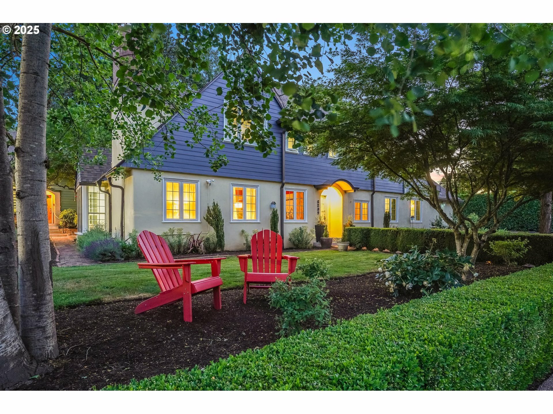 Property Photo: 6209 SE 13th Ave OR 97202