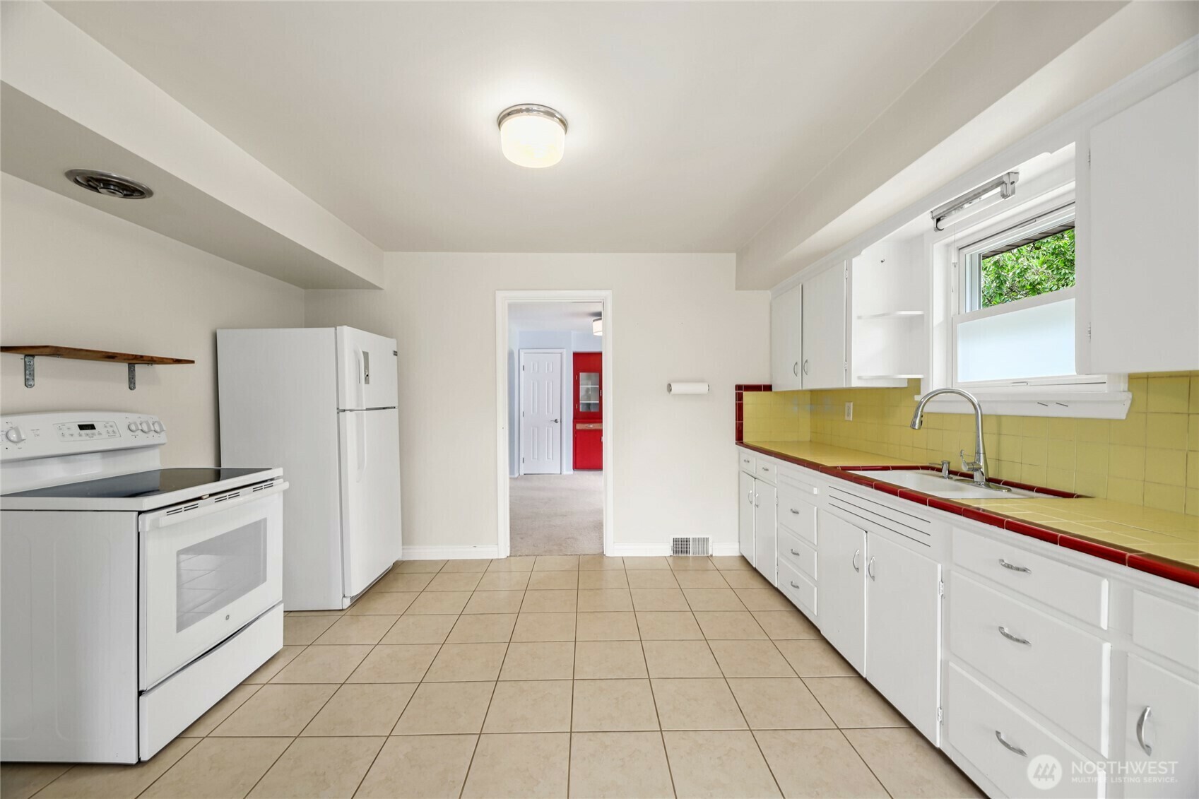 Property Photo: 11841 10th Avenue S WA 98168