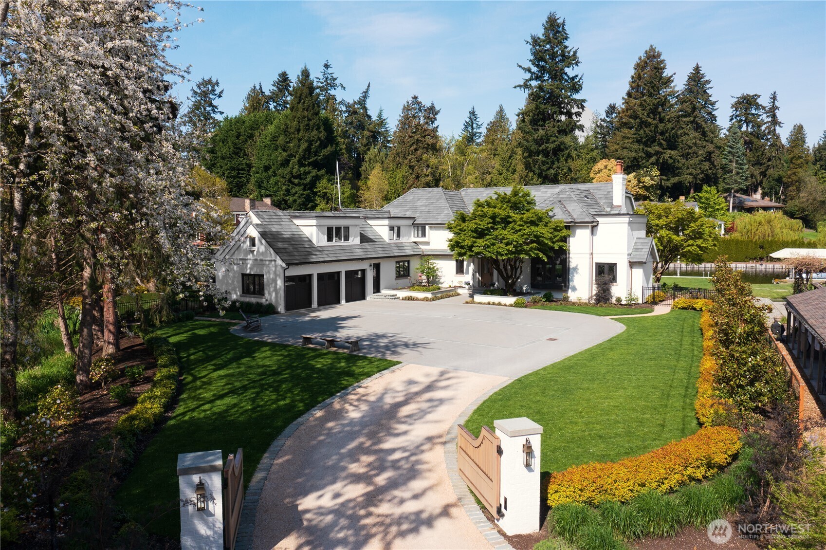 Property Photo: 8580 Hunts Point Lane WA 98004