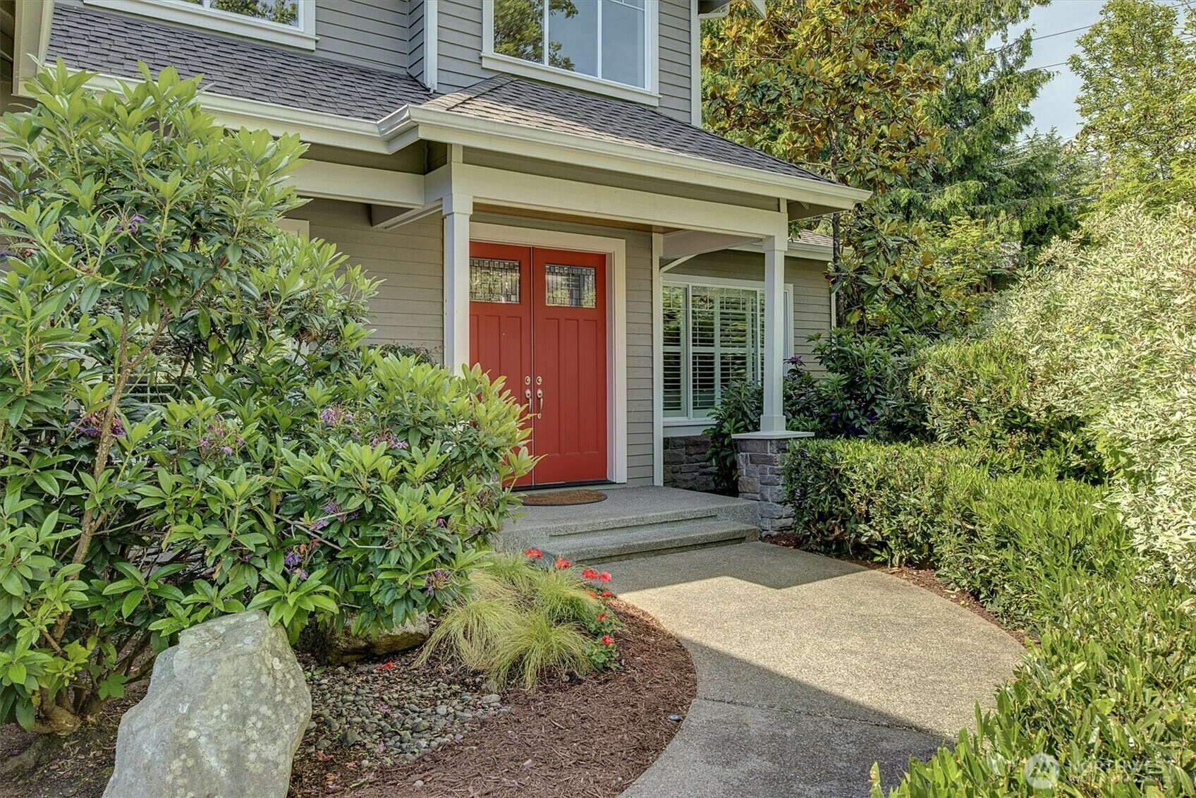 Property Photo: 1122 140th Avenue SE WA 98005