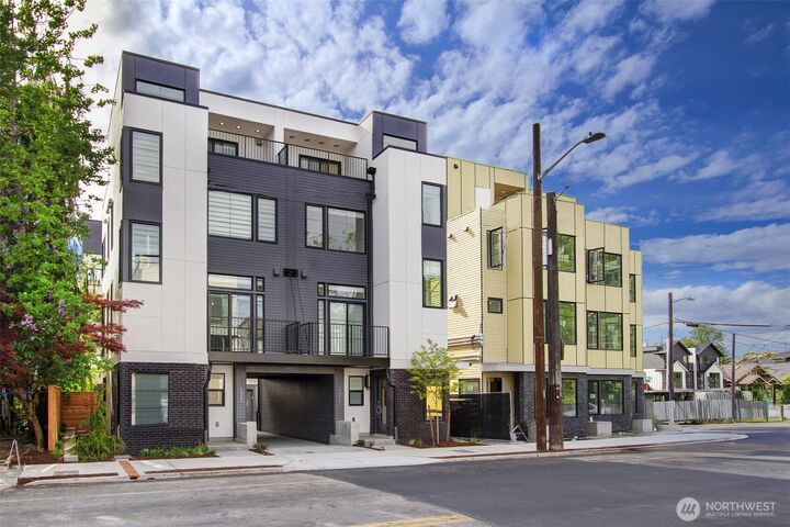 Property Photo:  1301 A  31st Avenue S  WA 98144 