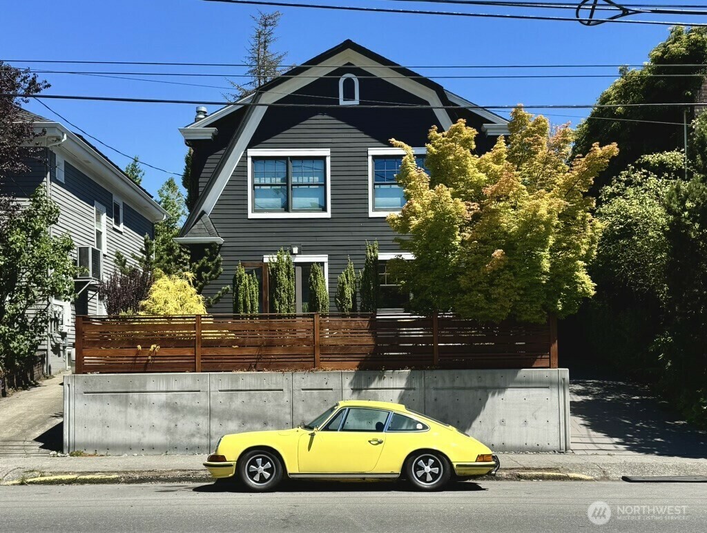 734  10th Avenue E  Seattle WA 98102 photo