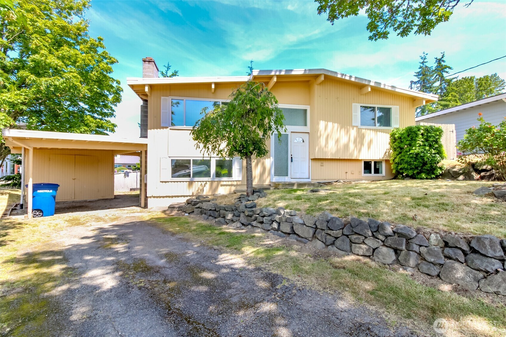 Property Photo: 24700 21st Ave S WA 98189