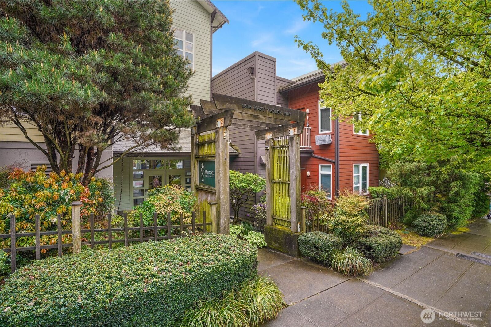 Property Photo:  1515 E Yesler Way 406  WA 98122 