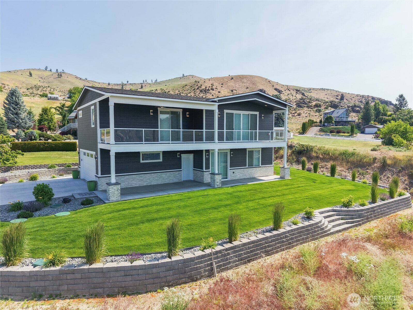 Property Photo: 200 Pinnacle Place WA 98816
